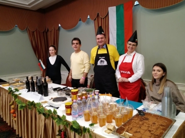 БОЛГАРСКИЕ ФИРМЫ ПРИНЯЛИ УЧАСТИЕ В БЛАГОТВОРИТЕЛЬНЫЙ «ЗИМНИЙ БАЗАР» В МОСКВЕ БОЛГАРСКИЕ ФИРМЫ ПРИНЯЛИ УЧАСТИЕ В БЛАГОТВОРИТЕЛЬНЫЙ «ЗИМНИЙ БАЗАР» В МОСКВЕ